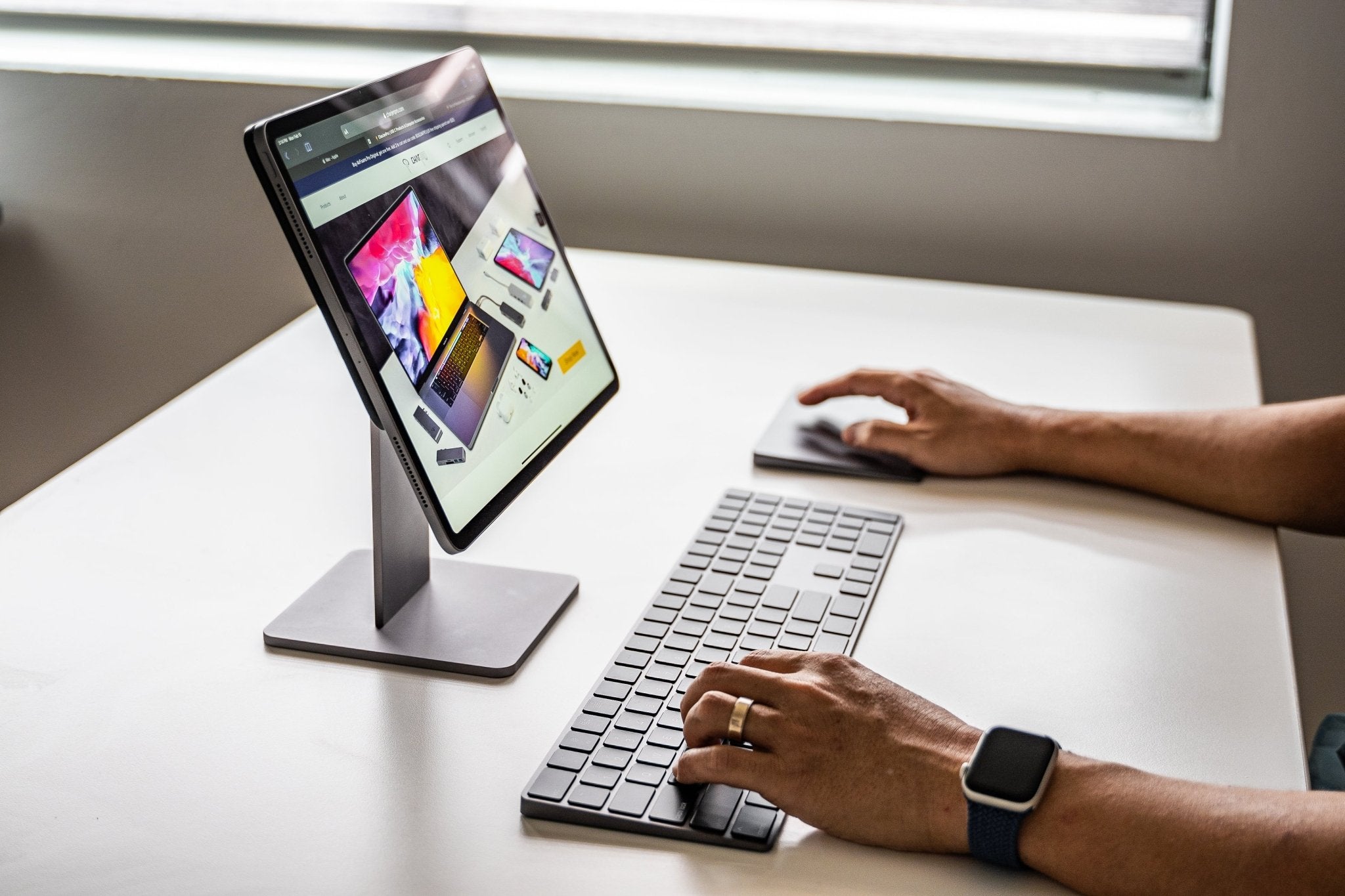 MagFlött Magnetic iPad Stand Upgraded— Minimal MagSafe Design - CharJenPro